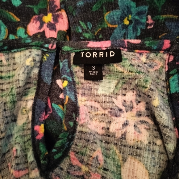 Torrid top - Picture 2 of 5
